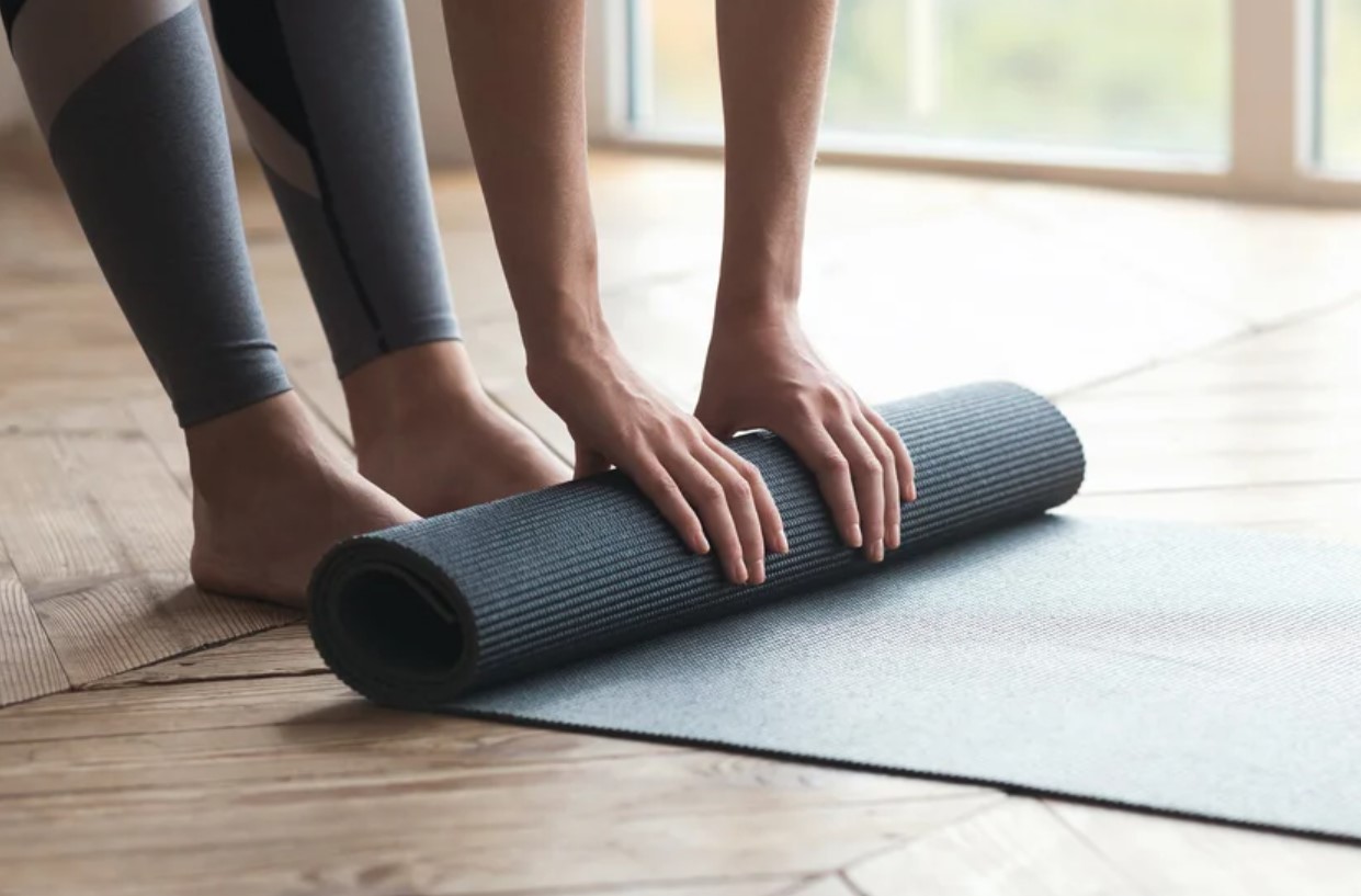 Gaiam Essentials Thick Yoga Mat Fitness & Exercise Mat with Easy-Cinch Yoga Mat Carrier Strap