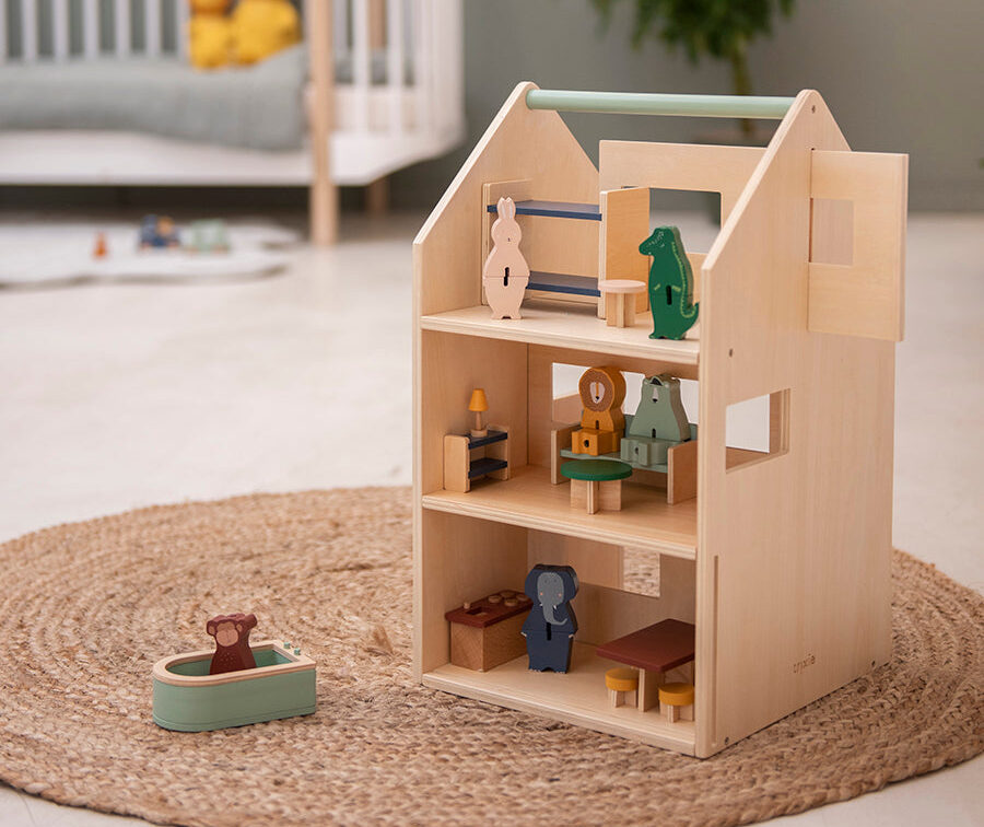 Wooden play house with accessories trixie