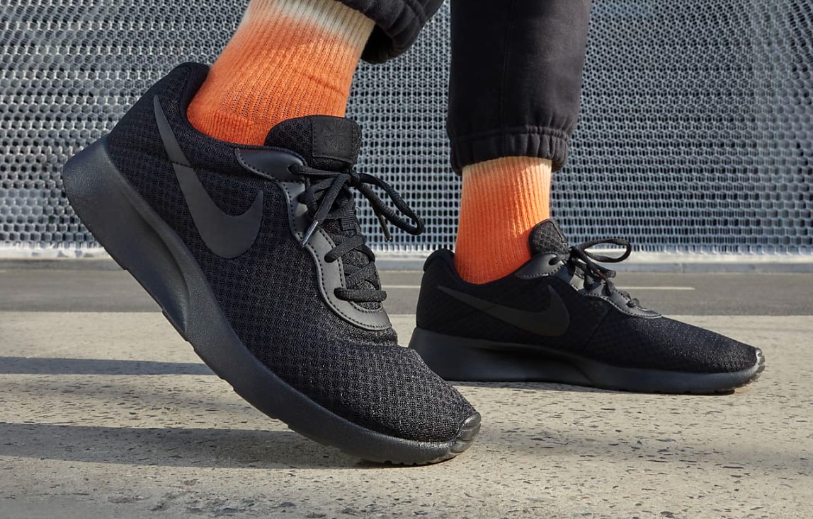 Nike mens Tanjun Running